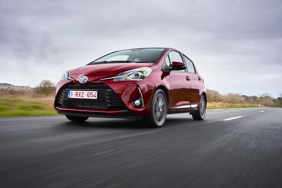  Toyota Yaris Hybrid 2017 года  (фото 7 из 15)